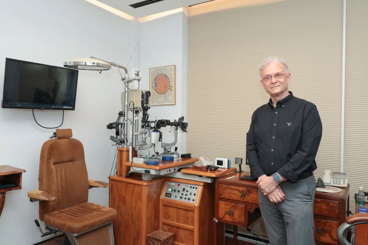 ד"ר יעקב דן - פרופ' לרפואת עיניים GWU D.C