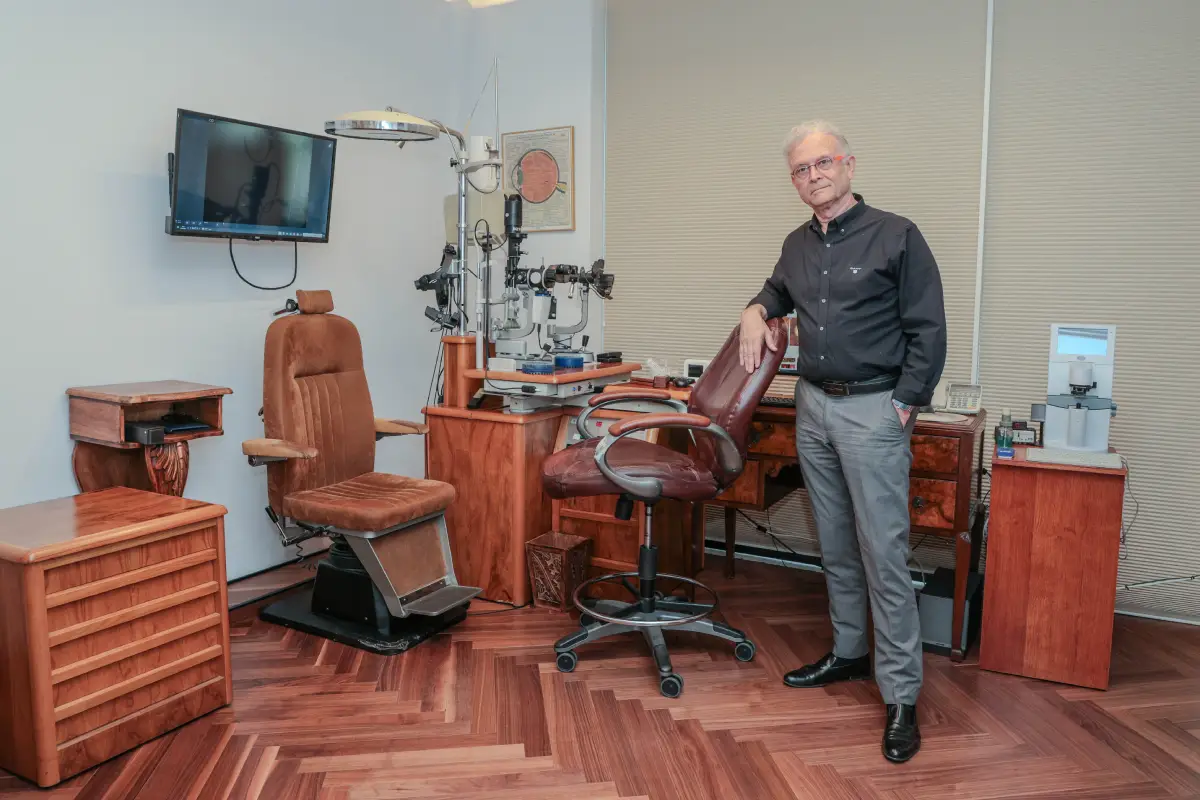 ד"ר יעקב דן - פרופ' לרפואת עיניים GWU D.C