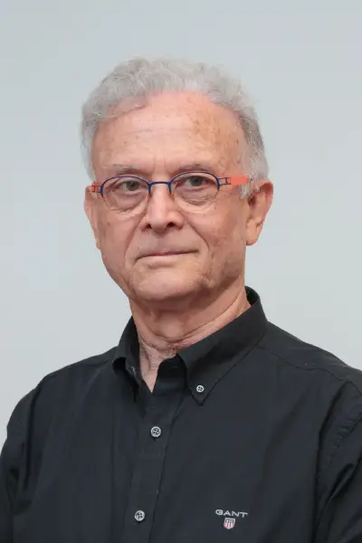 ד"ר יעקב דן - פרופ' לרפואת עיניים GWU D.C